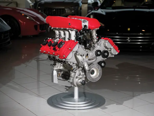 ウッディ　 フェラーリ　チャレンジ　リアAW リア2本 Ferrari 458 Italia Engine with Stand | Monaco 2018 | RM