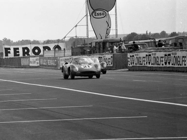 Chassis no. 5893 at the 1965 24 Hours of Le Mans.