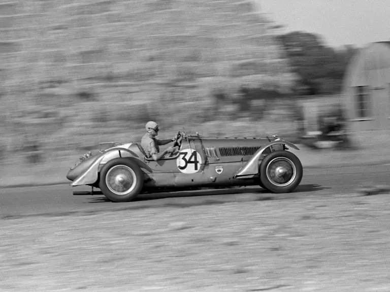 Guy-Jayson Henry is pictured at the Goodwood Circuit for the first BARC Members’ Meeting on 13 August 1949.