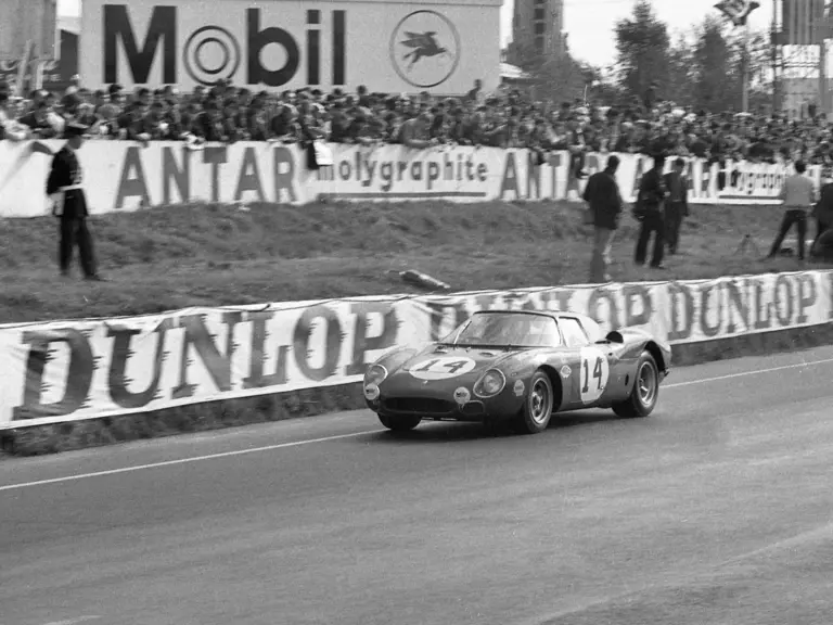 Chassis no. 5893 at the 1968 24 Hours of Le Mans.