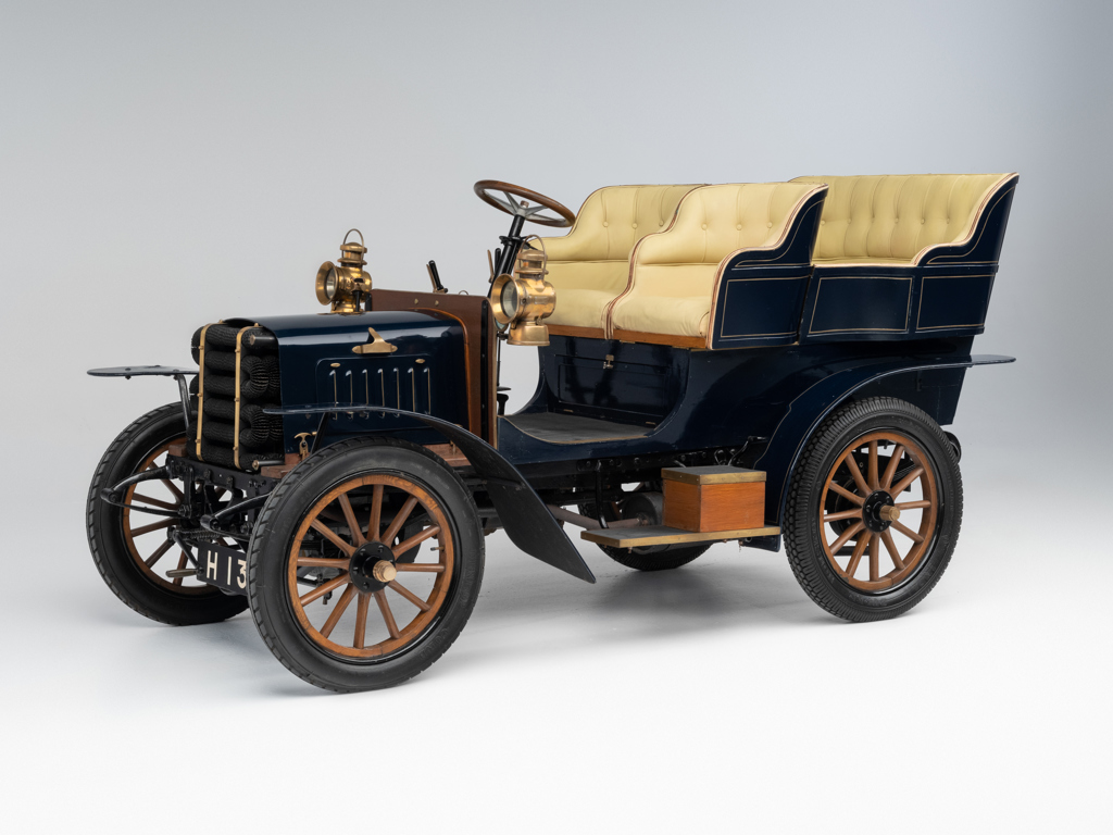 c. 1904 MMC 8 HP Rear-Entrance...
