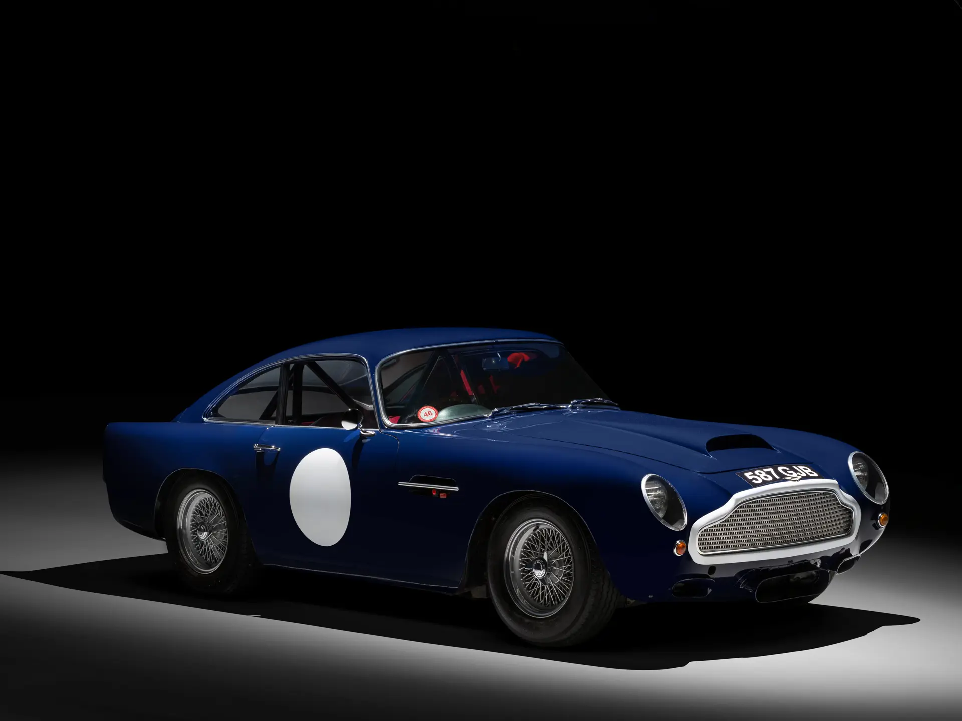 2013_aston-martin_v8-vantage-