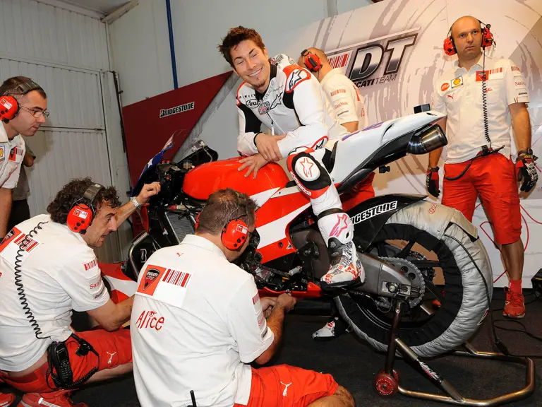 MOTORSPORT - MOTOGP 2009 - VALENCIA TESTING - SPAIN - 27/10/2008 - PHOTO: STUDIO MILAGRO / DPPI - N°69 - NICKY HAYDEN (USA) - DUCATI DESMOSEDICI GP9 - DUCATI MARLBORO TEAM - BOX ATTITUDE