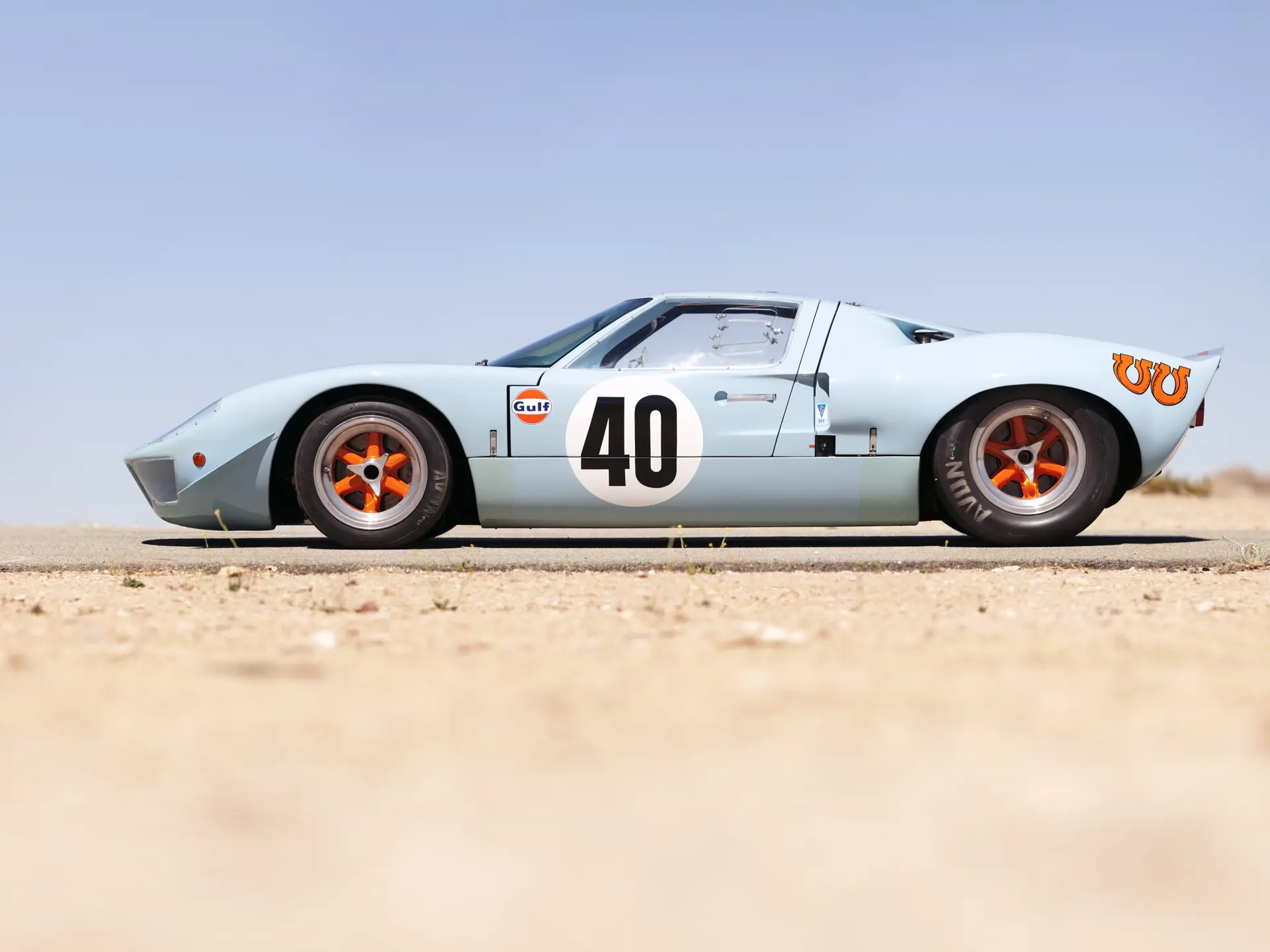 1968 Ford GT40 Gulf/Mirage Lightweight Racing Car - imagen 4