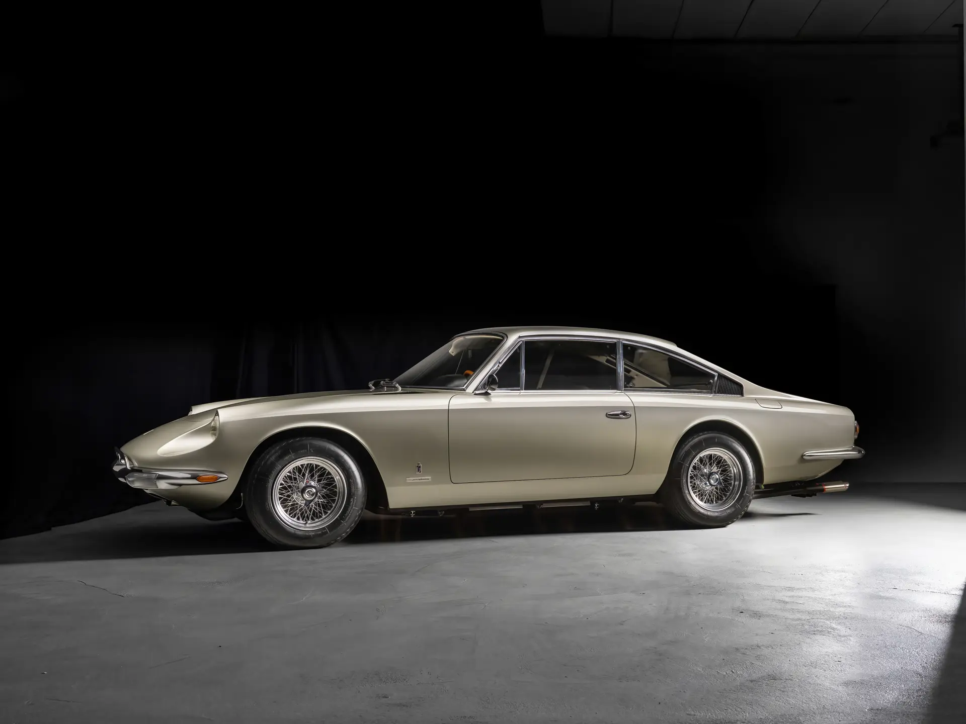 グラタン2 1968 Ferrari 365 GT 2+2 by Pininfarina | The Tailored for Speed
