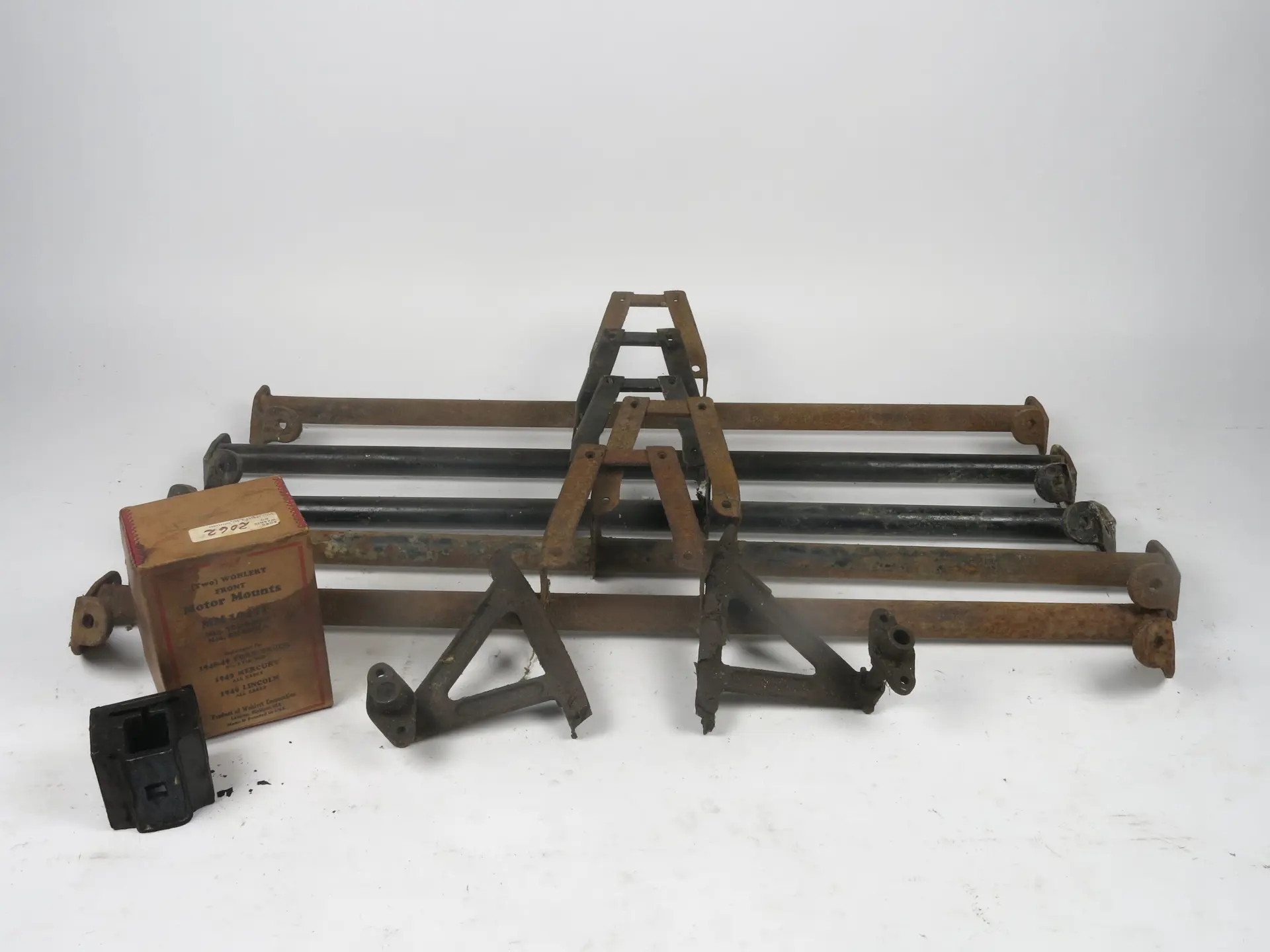 1933 - 1934 Ford rear spreader bars (5) and set of rumble seat hinges ...