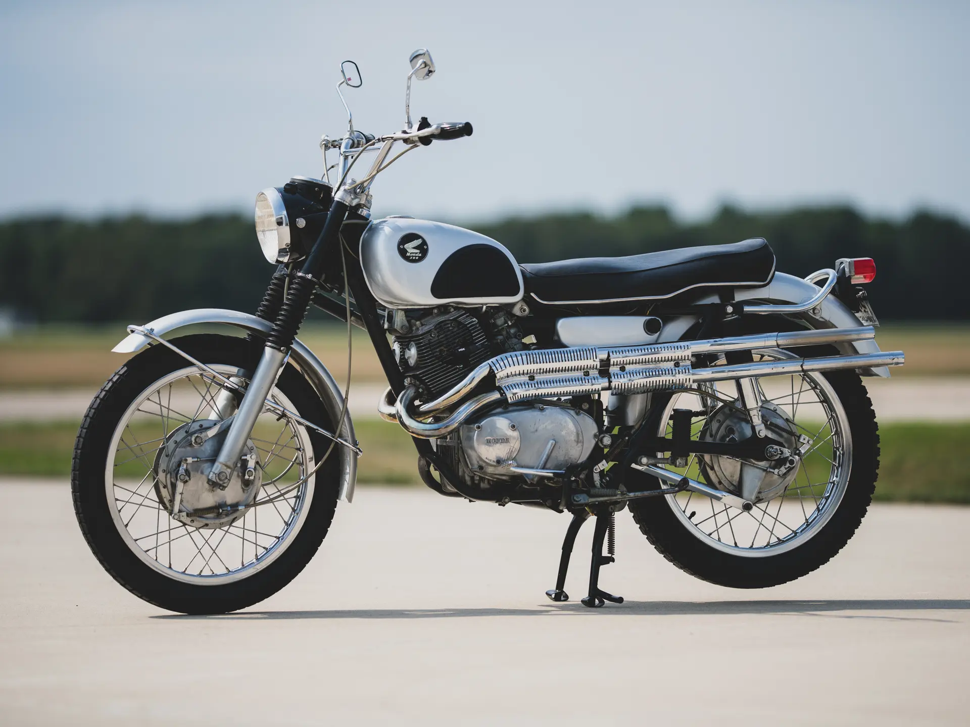 1966、CL７７、300cc。CLシリーズ第２段。 1966 Honda CL77 305 Scrambler | The Elkhart Collection | RM Sotheby's