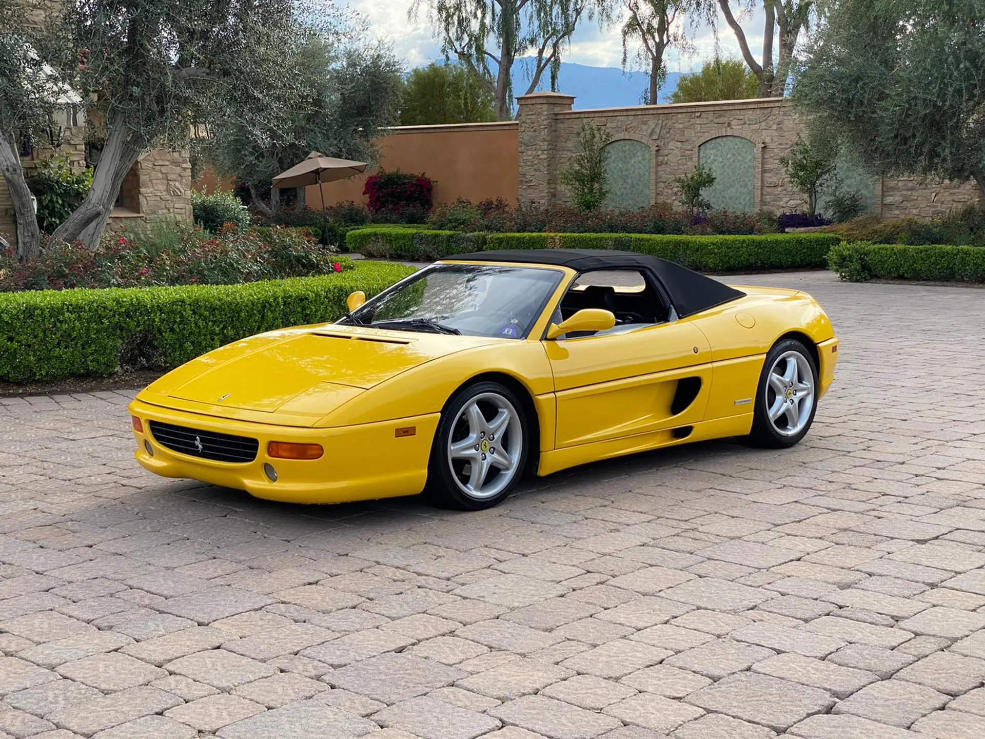 特価 1/18 フェラーリFerrari F355 SPIDER 1995 特価 1/18 フェラーリFerrari F355 SPIDER 1995