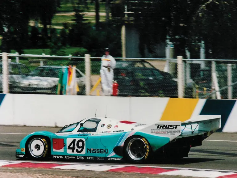 Chassis number 962-159 at speed during the 1991 24 Hours of Le Mans.