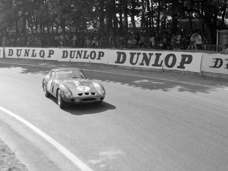 CIRCUIT DE LA SARTHE, FRANCE - JUNE 23: Mike Parkes / Lorenzo Bandini, SpA Ferrari SEFAC, Ferrari 330 LM/GTO during the 24 Hours of Le Mans at Circuit de la Sarthe on June 23, 1962 in Circuit de la Sarthe, France. (Photo by LAT Images)
