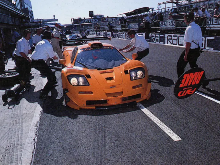 Chassis 27R as seen at the 1999 British GT race at Silverstone.