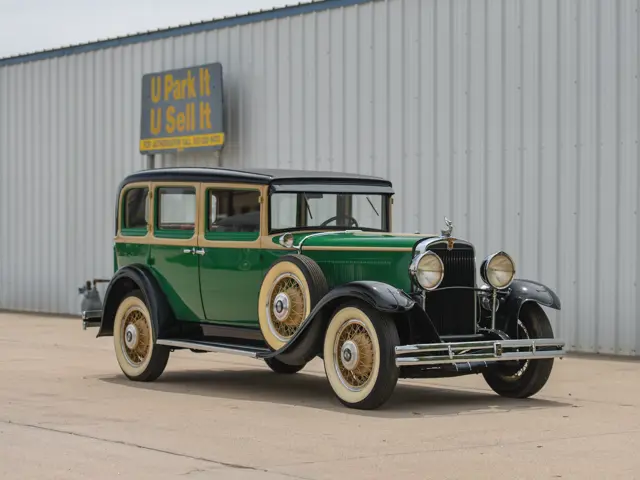 1930 Nash Series 490 Twin Ignition Eight Five-Passenger Sedan