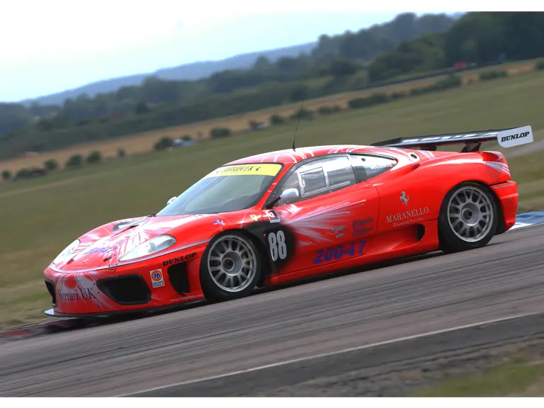 011 M as seen during the ninth round of the 2003 British GT Championship at Thruxton, where it placed second overall and second in class.