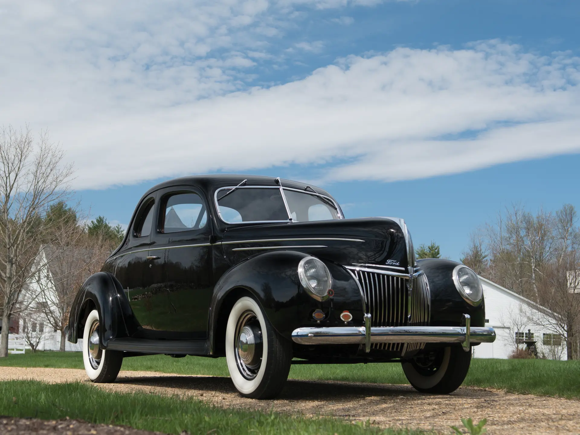 1939 Ford V-8 DeLuxe Coupe | The Dingman Collection | RM
