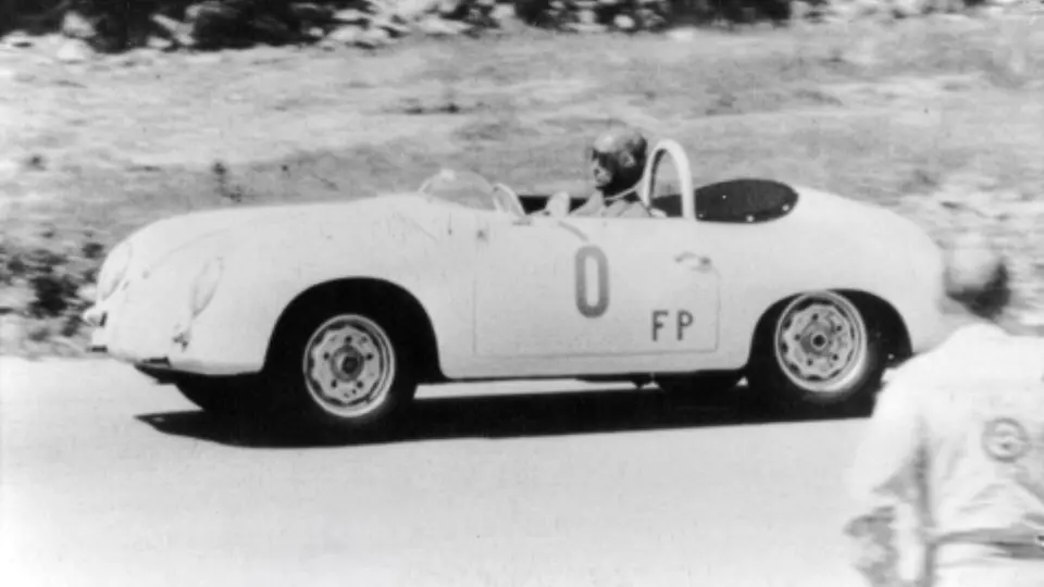 Chassis 84711 racing in period.
