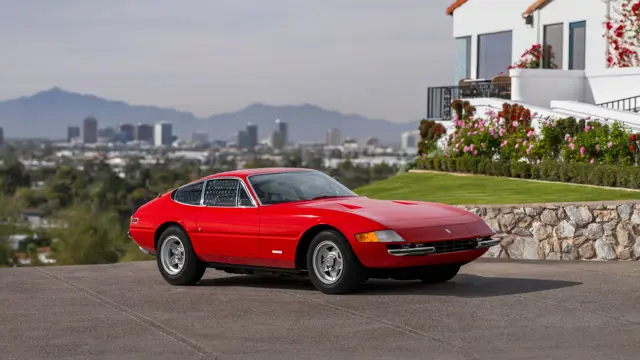 Ferrari 365GTB Daytona ストリート　1976年　レッド 198ffb78969ceef906a4b975f88f62