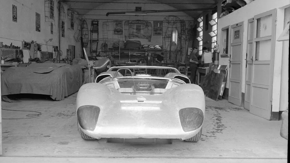 The P70 at the Fantuzzi workshop, August 1965. The P70 at the Fantuzzi workshop, August 1965.