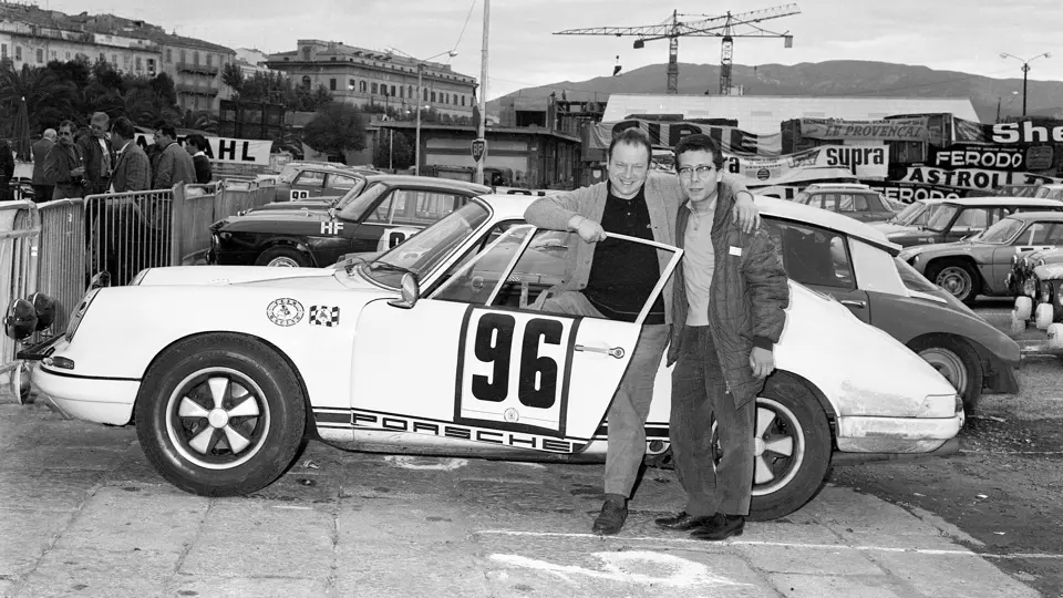 Fernand Schligler poses with co-driver Gérard Couzian and his new 911 R at the 1967 Tour de Corse.