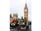 The Colliot (left) crosses Westminster Bridge on the 2006 London to Brighton Veteran Car Run.