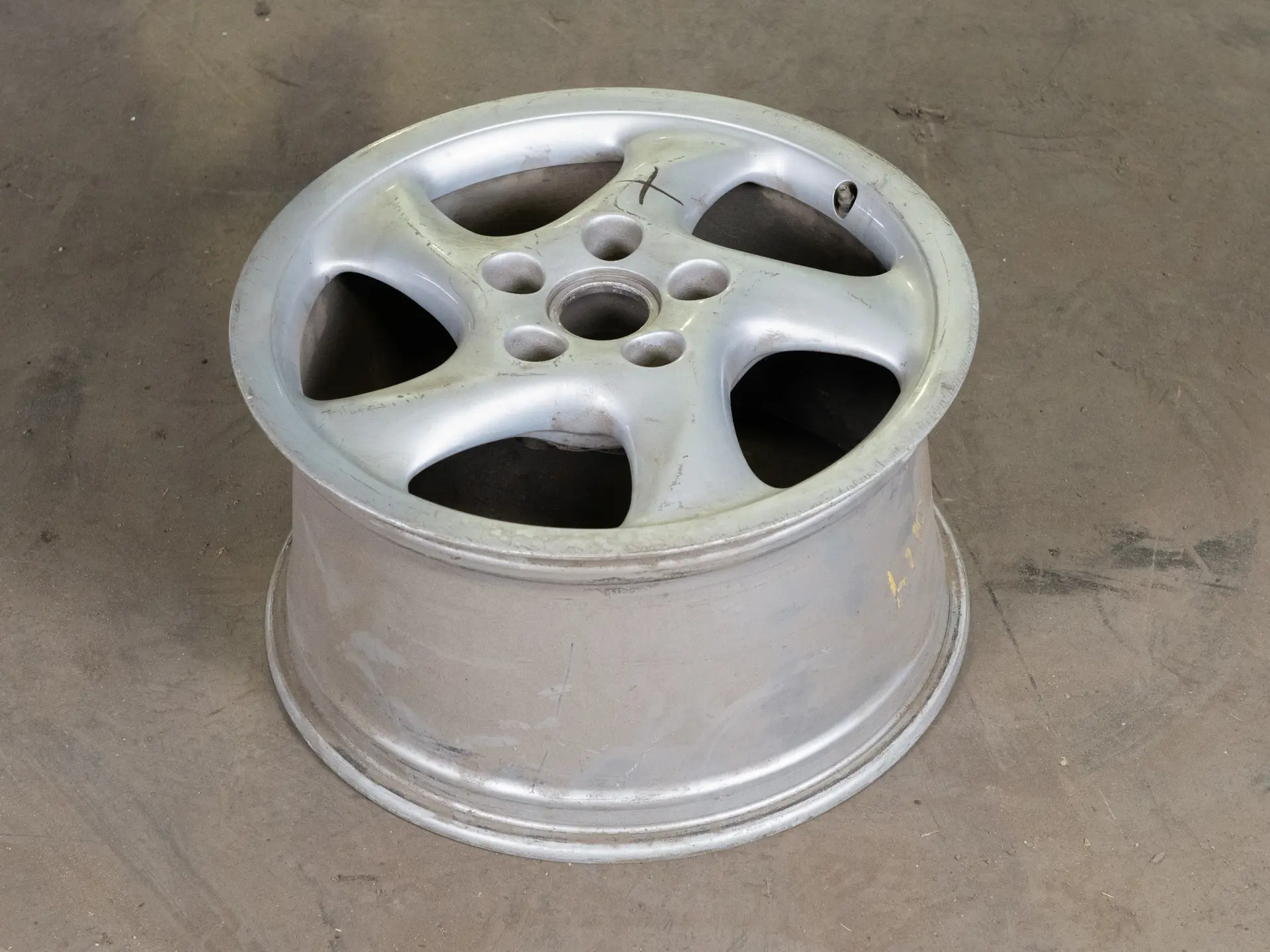 One 18-Inch Porsche 993 Hollow-Spoke Turbo Twist Wheel | The