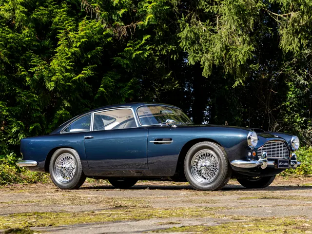 ミニカー Spark Aston Martin DB4 Series 4 1961 239d49c38b3dbcac60e2592c98536b