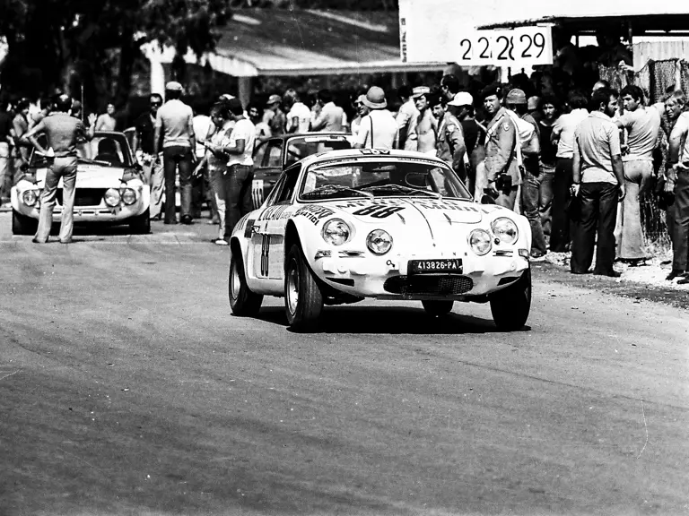 Dubino and Vesco at speed during the 1975 Targa Florio.