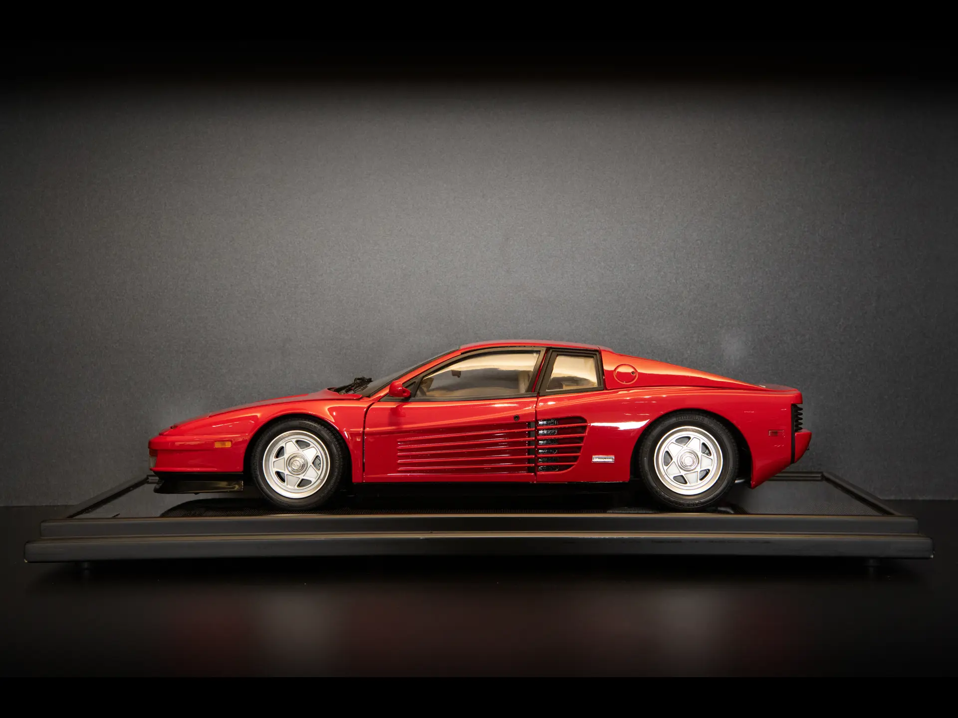 ポケール　Ferrari Testarossa 1/8スケールモデル 1960 Ferrari Testarossa 1:8 Scale Model by Amalgam | Dare to Dream