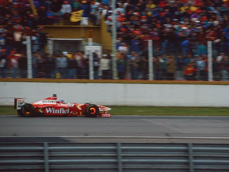 Villeneuve hits the brakes in Argentina. Having qualified 7th, FW20-03 would not finish the race in Buenos Aires after tangling with McLaren rival David Coulthard.