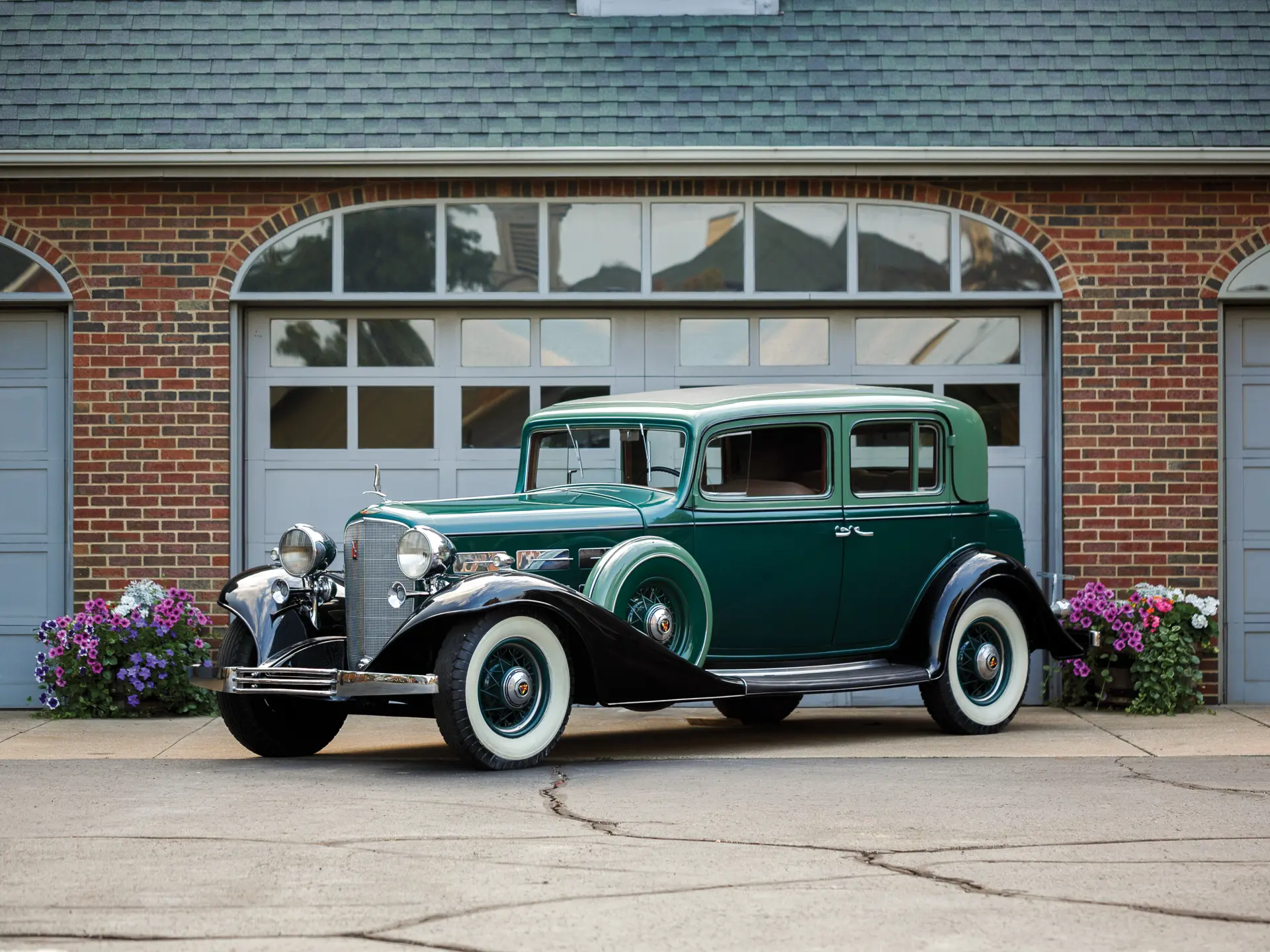 1933 Cadillac V-12 Town Sedan by Fisher | Hershey 2017 | RM Sotheby's