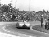 Ulmen flies around the Nürburgring on 7 August 1949, the car still wore its first “RS-style” ponton body.