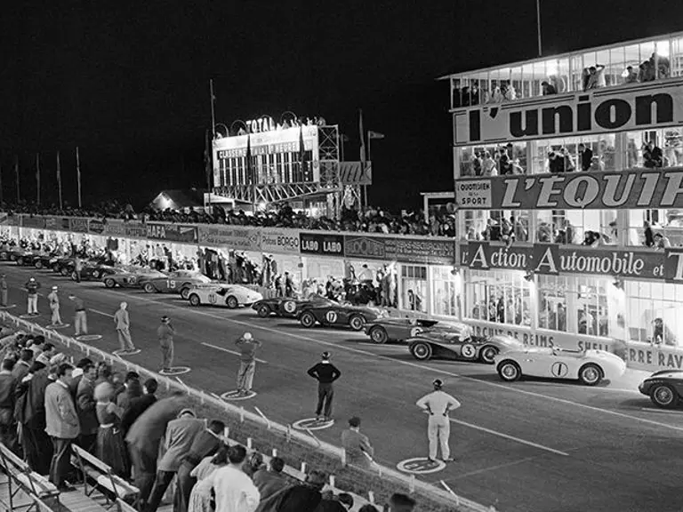 Prior to the 1952 12 Hours of Reims, chassis 0190 ED can be seen on the left with the race number “19”.