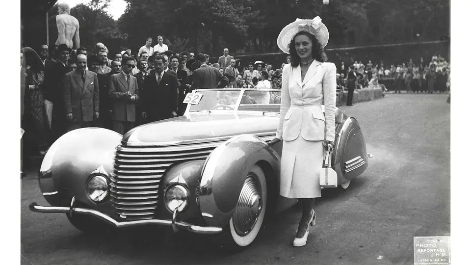 The Franay 145 with the Comtesse du Pouget at Palais de Chaillot in June 1947.