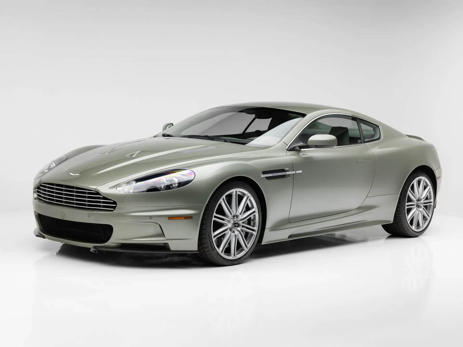Aston Martin DBR9 'Launch Version' 2台セット Aston Martin DBR9 'Launch Version' 2台セット - メルカリ