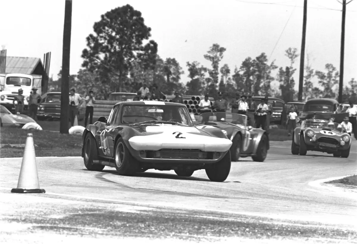 Chassis 003, race #2, leads Shelby American’s Shelby Cobra #1, driven by Ken Miles and John Morton, and Ecurie Ford France’s Shelby Cobra #14, driven by Jo Schlesser and Phil Hill, into a turn at the 1964 Sebring 12 Hours.