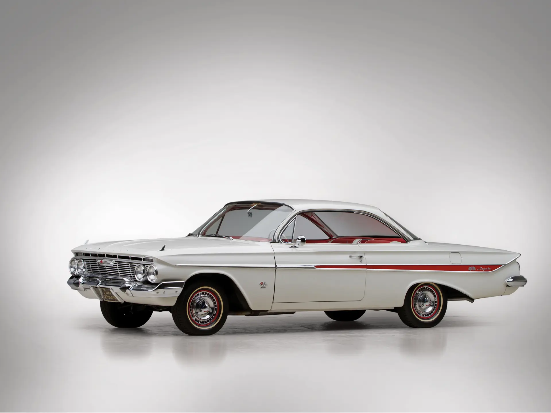 １９６１　ＣＨＥＶＲＯＬＥＴ　ＩＭＰＡＬＡ　ＳＳ４０９　【１／１８】新品、未使用 1961 Chevy Impala SS 409 Convertible 1:18-Scale Diecast Car