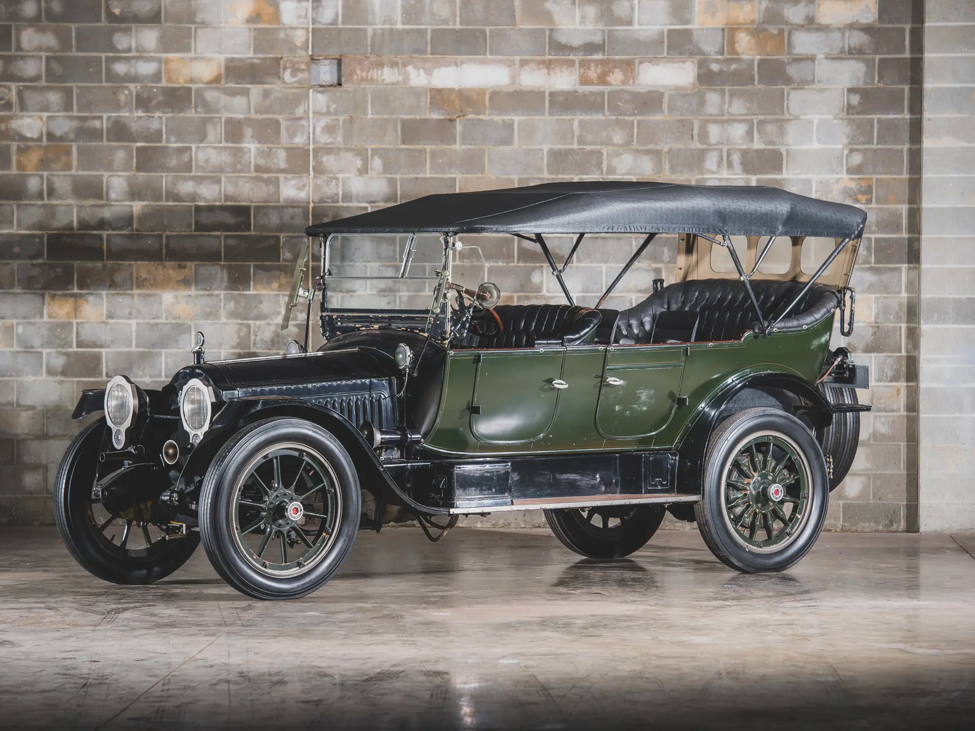 みぃ 1916 Packard 1-35 Twin Six 7-Passenger Touring | The Guyton