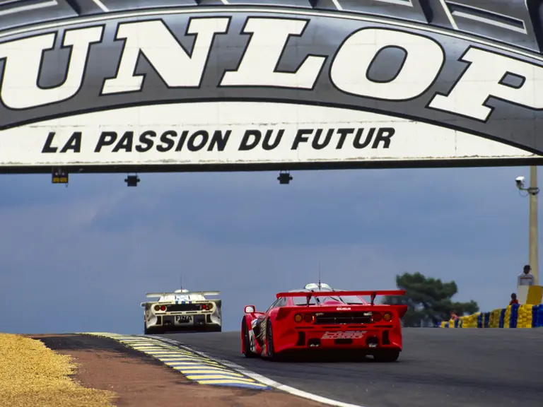Chassis number 27R as seen at the 1997 24 Hours of Le Mans.