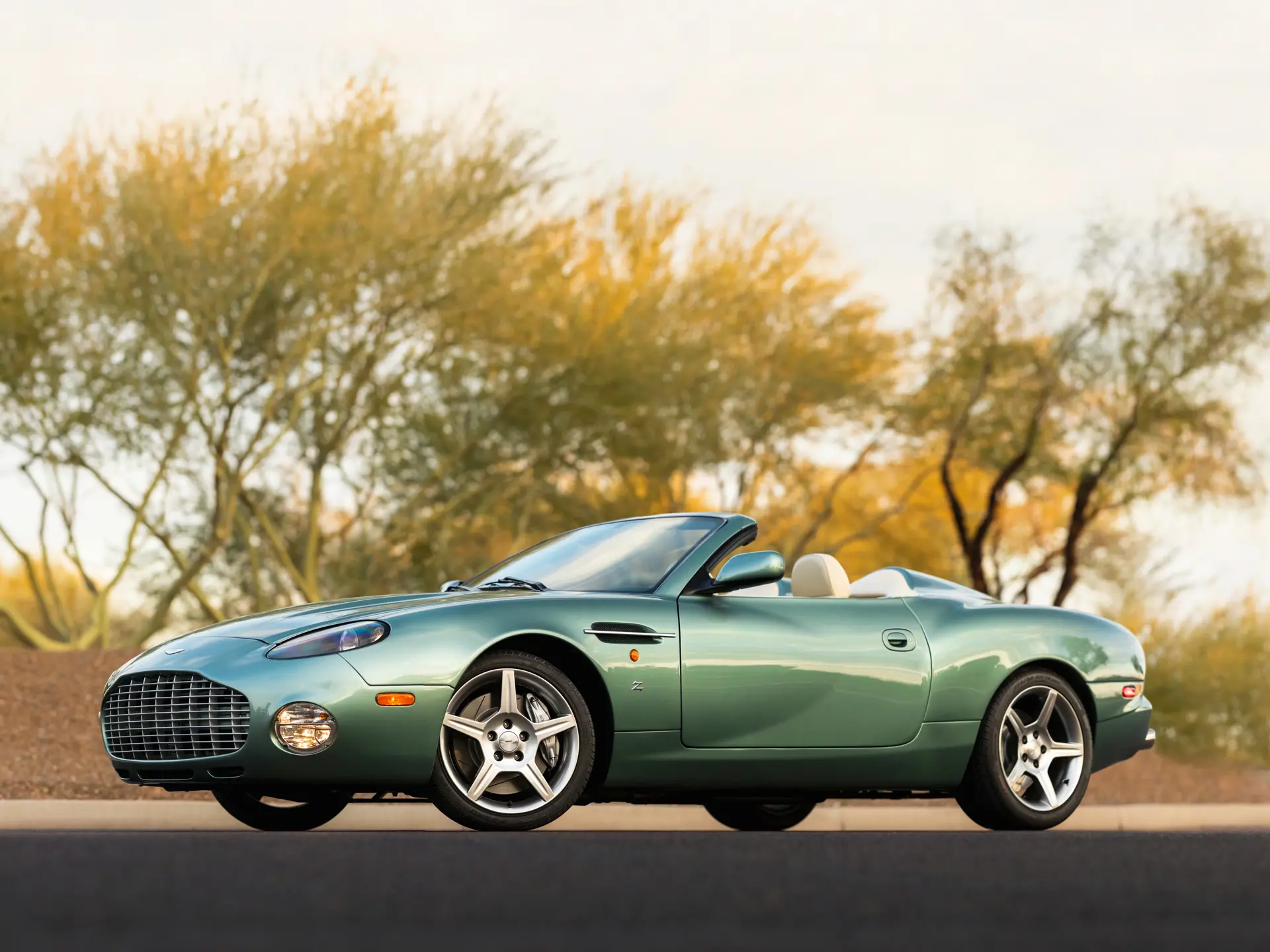 ASTON MARTIN カタログ Zagato Marks Aston Martin Centenary With Two New Special