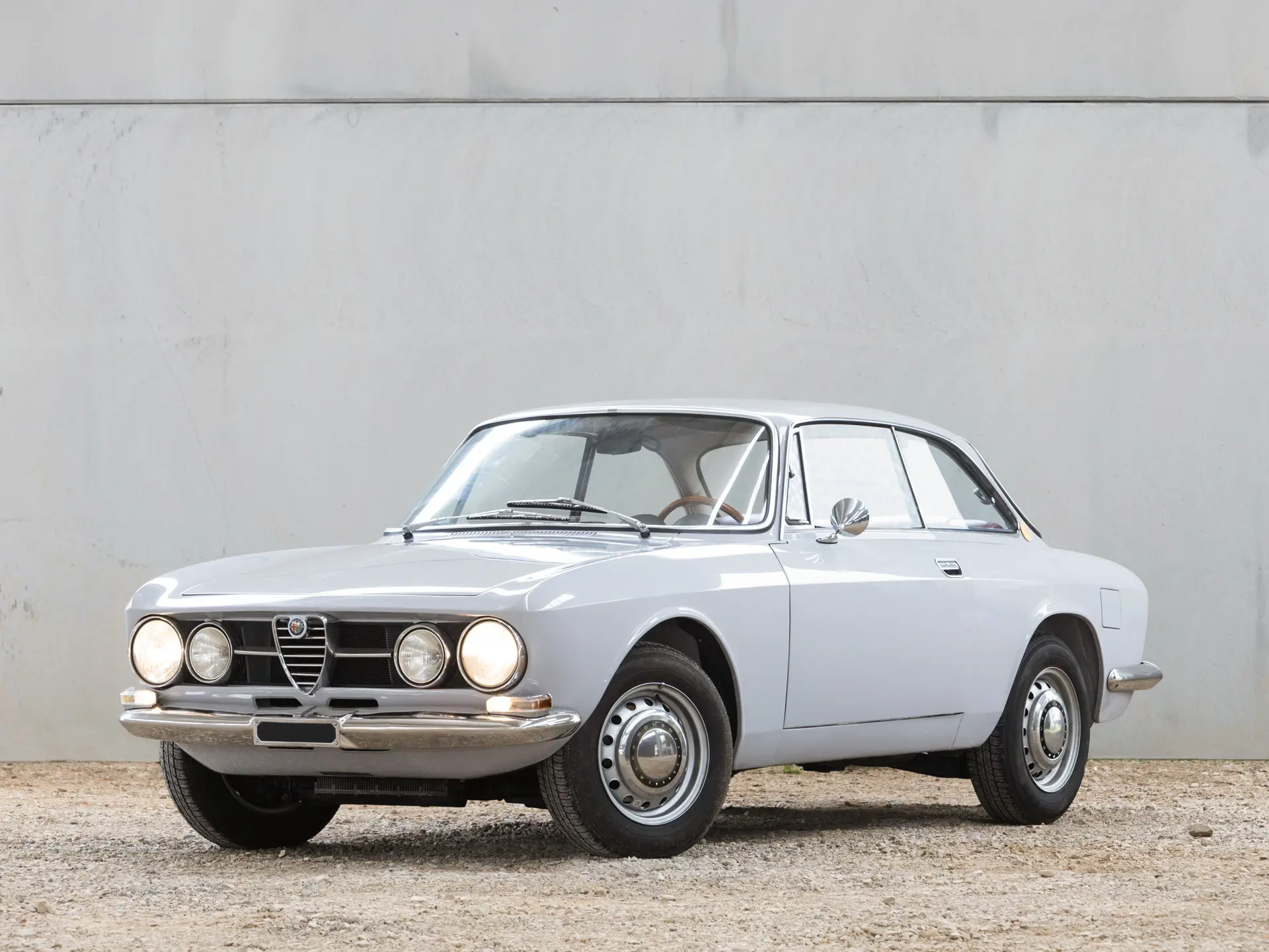 MITICA1/18 アルファロメオ 1750 ベルリーナ 1969 ホワイト 1969 Alfa Romeo 1750 GTV | Monaco 2024 | RM Sotheby's