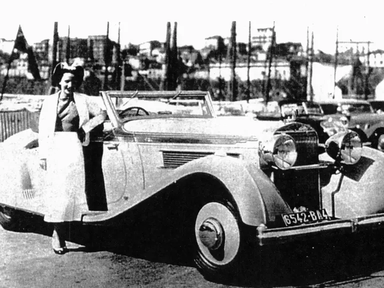 The winner of the 1936 L'Elegance Automobile, posed at Cannes with Madame Lartique.