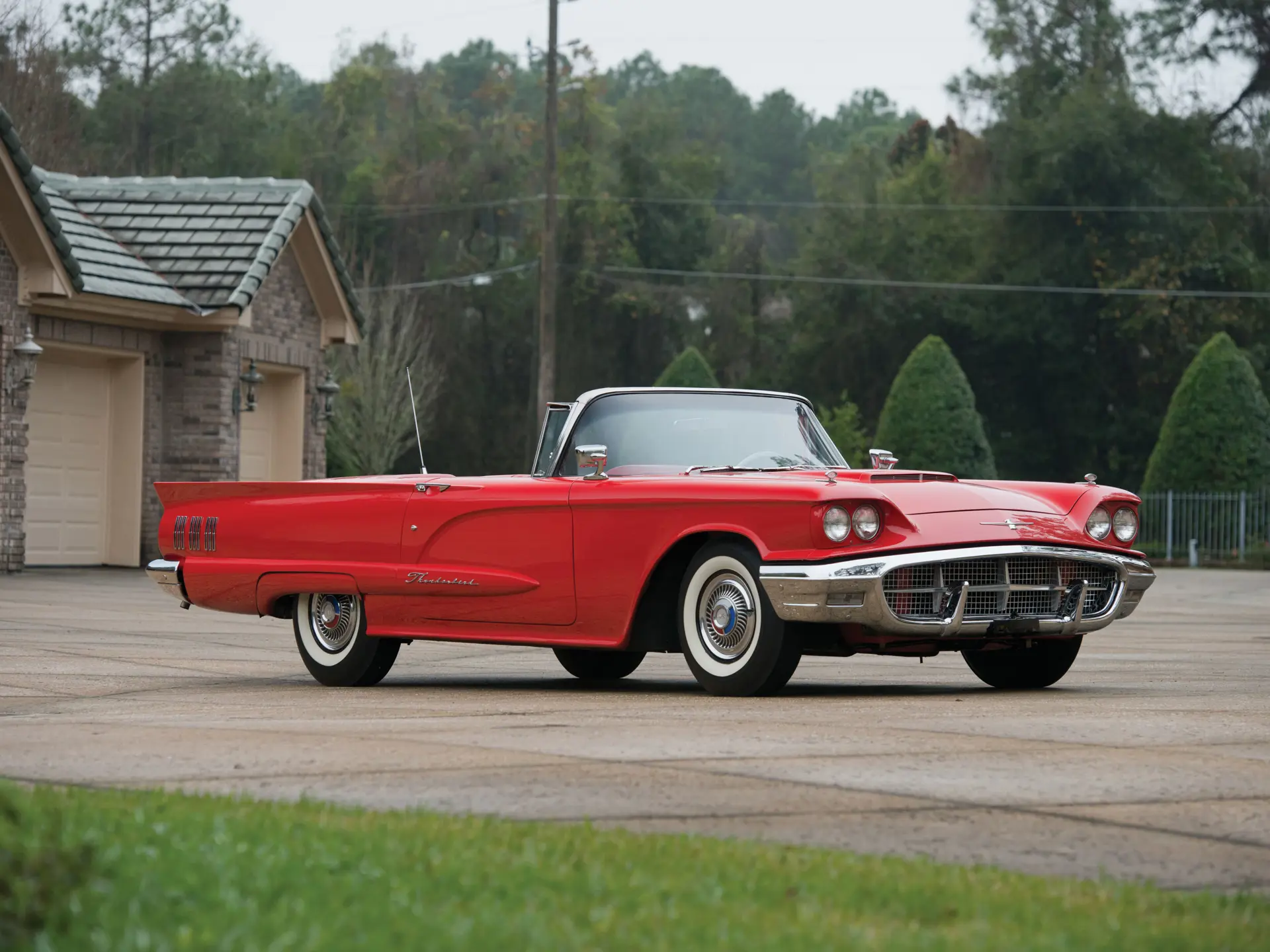THUNDERBIRD　ヴィンテージ　イエロー #132 Amazon.com: Jada Toys Marvel 1:24 1963 Ford Thunderbird Die