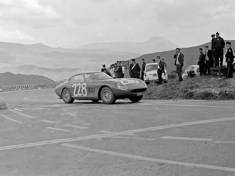 Chassis 07809 at the 1966 Targa Florio, entered by Scuderia Nettuno and driven by Luciano Conti and co-driver Vittorio Venturi.