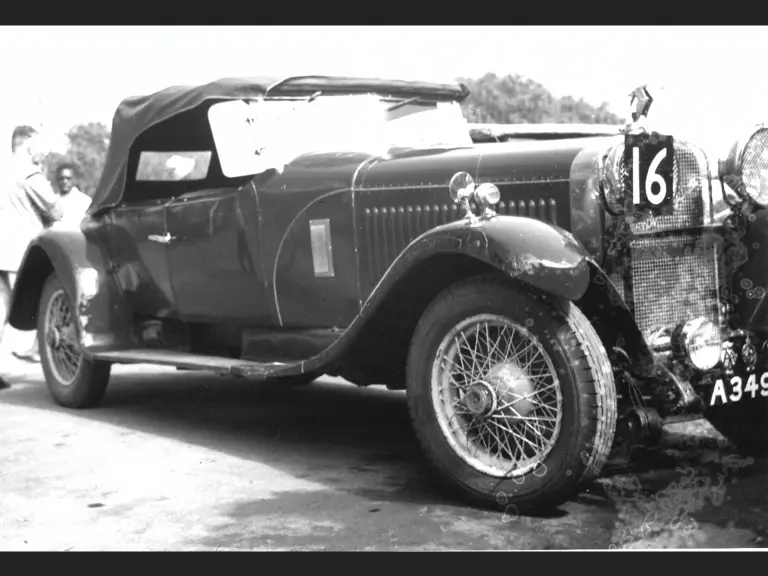 The Hooper-bodied H6B in Kenya, showcasing the 'sweep panel' of its bodywork.