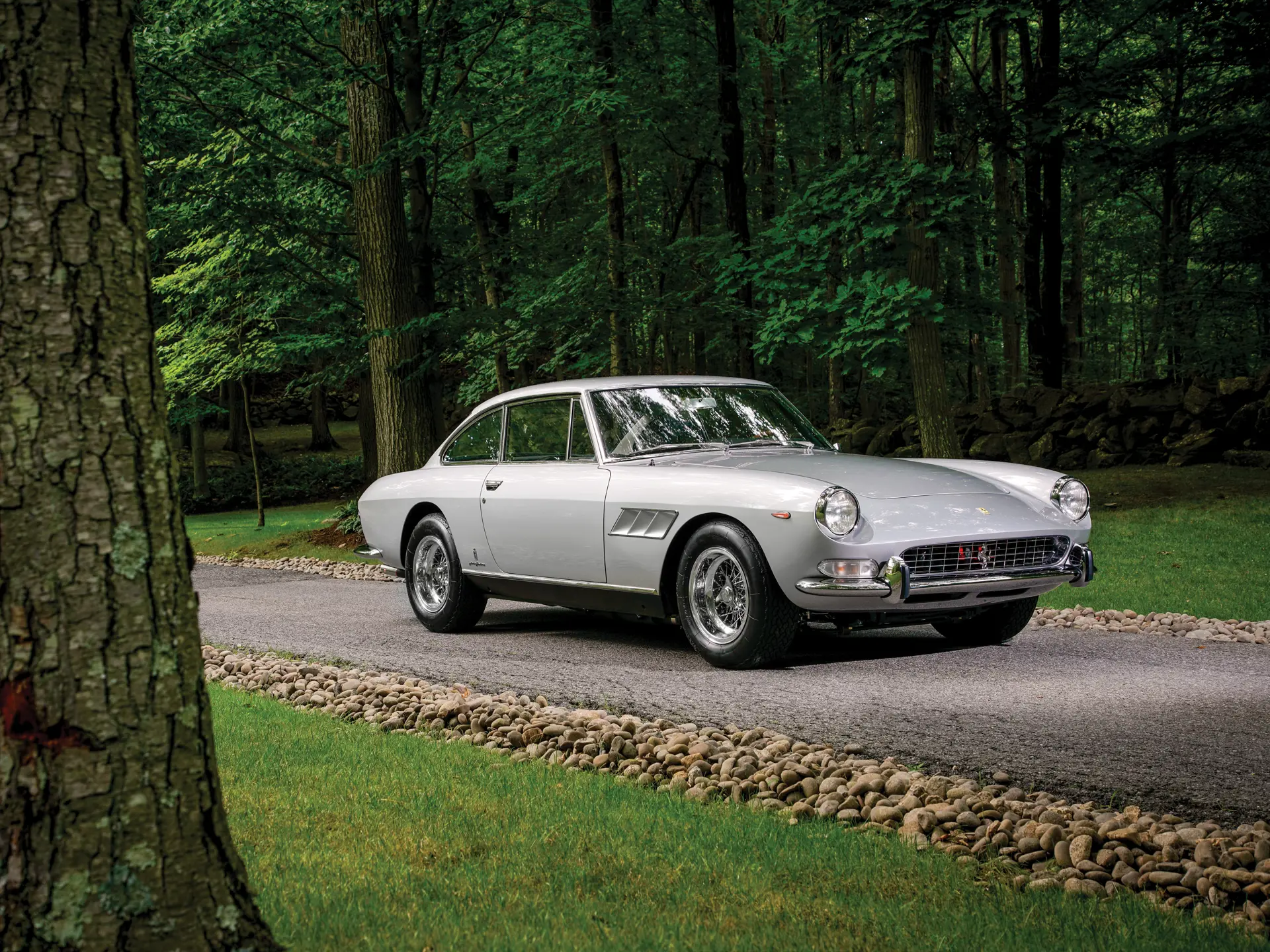 A.D.B. フェラーリ 330GT 2＋2 1967 Ferrari 330 GT 2+2 Series II by Pininfarina | Monterey
