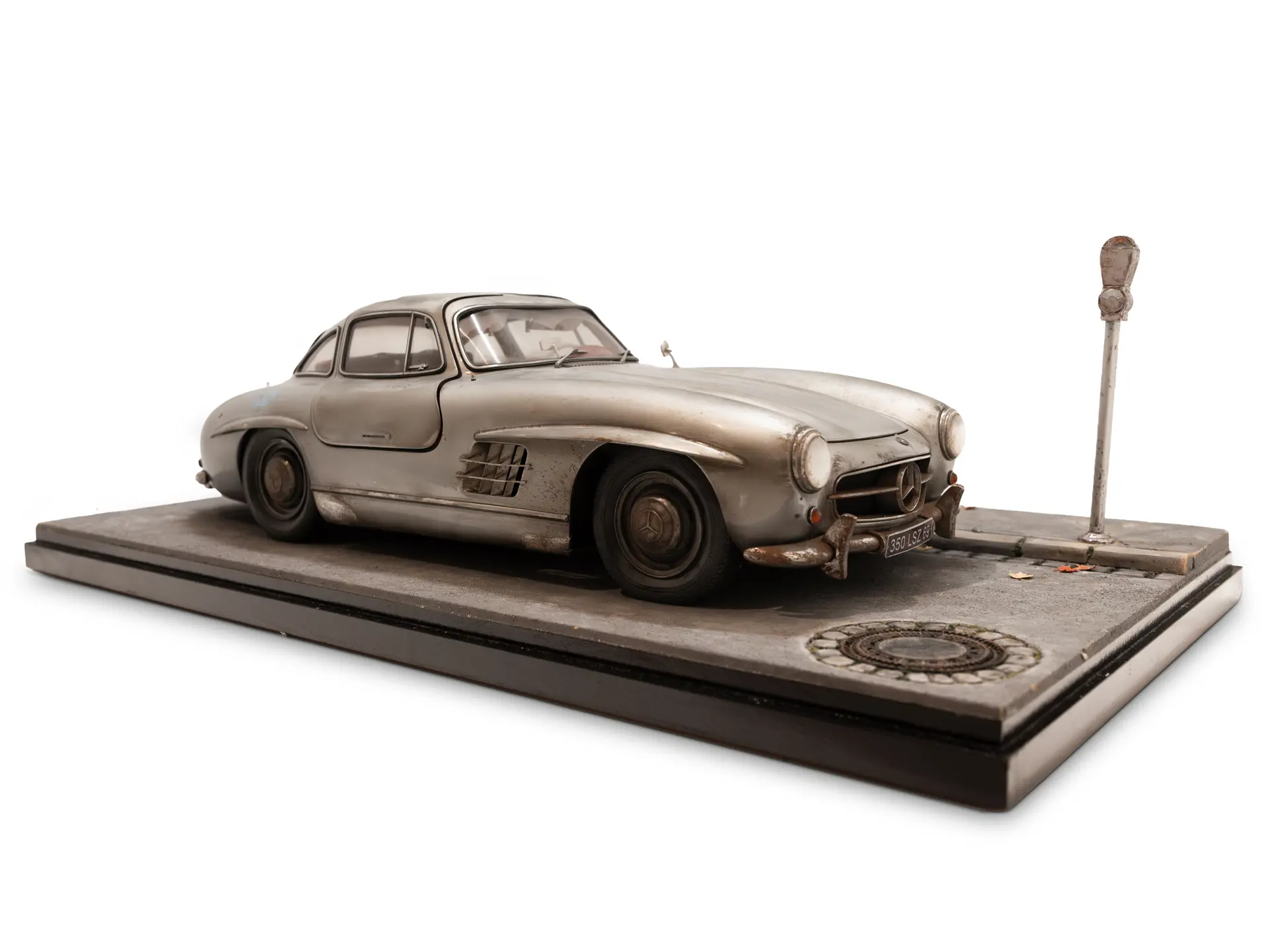Mercedes-Benz 300 SL Gullwing 1:8 Scale Model | Munich 2025 | RM