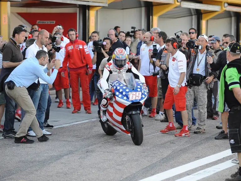 MOTORSPORT - MOTOGP 2009 - VALENCIA TESTING - SPAIN - 27/10/2008 - PHOTO: STUDIO MILAGRO / DPPI - N°69 - NICKY HAYDEN (USA) - DUCATI DESMOSEDICI GP9 - DUCATI MARLBORO TEAM - PITS PHOTOGRAPHERS