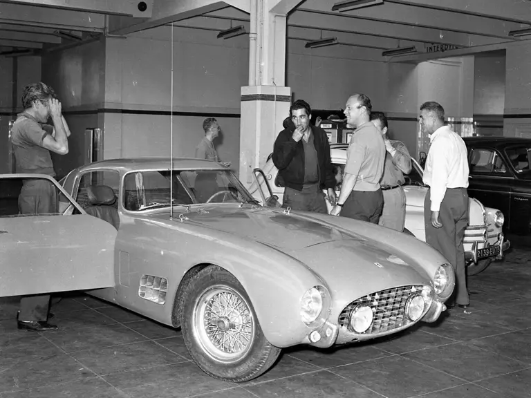 Alfonso de Portago and Edmund Nelson standing next to chassis 0557 GT, likely before they had started the Tour de France race.