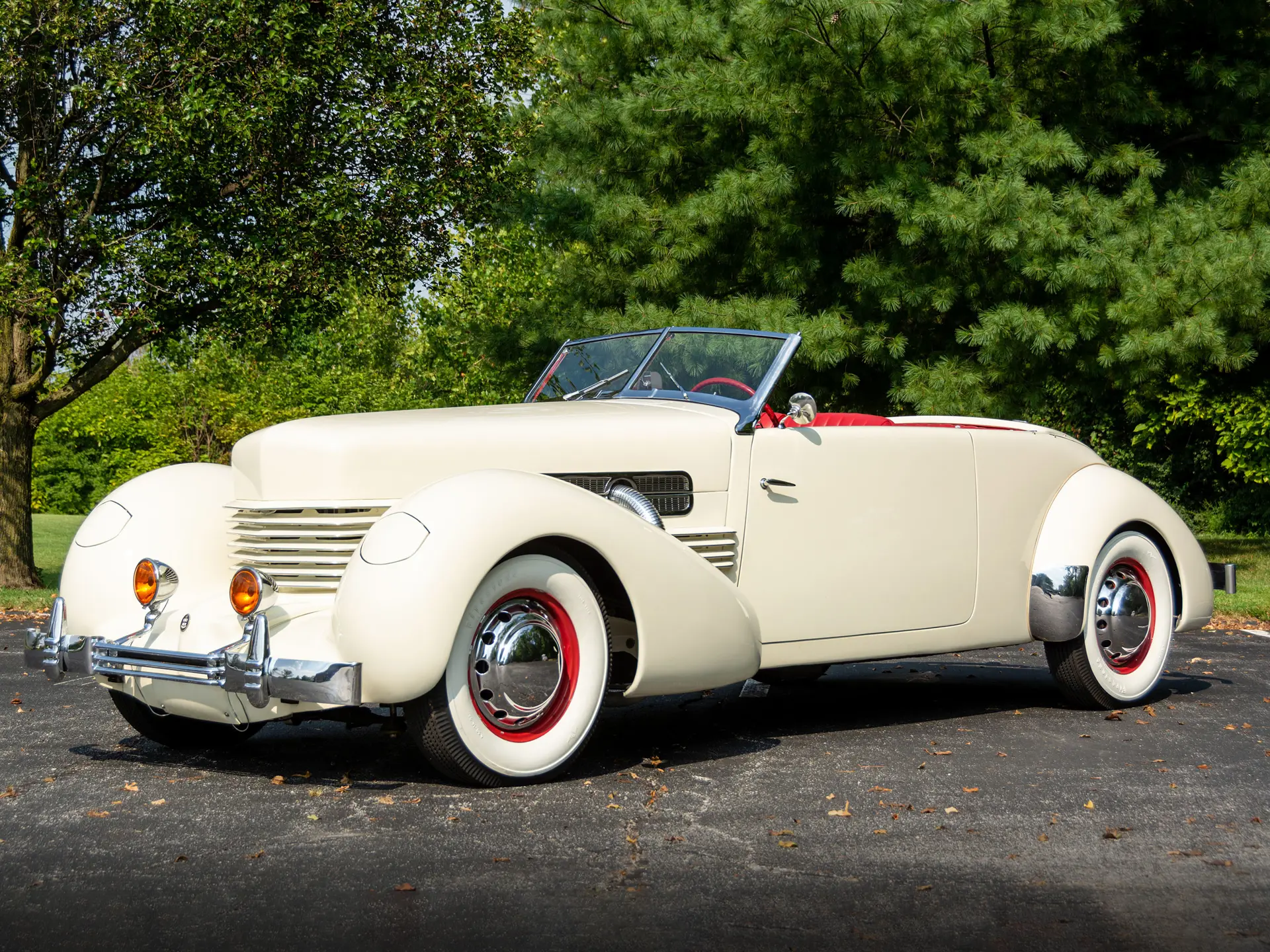 フランクリンミント　１９３７Cord 812 Phaeton Coupe 1937 Cord 812 Phaeton Coupe Convertible Yellow Franklin Mint 1:24