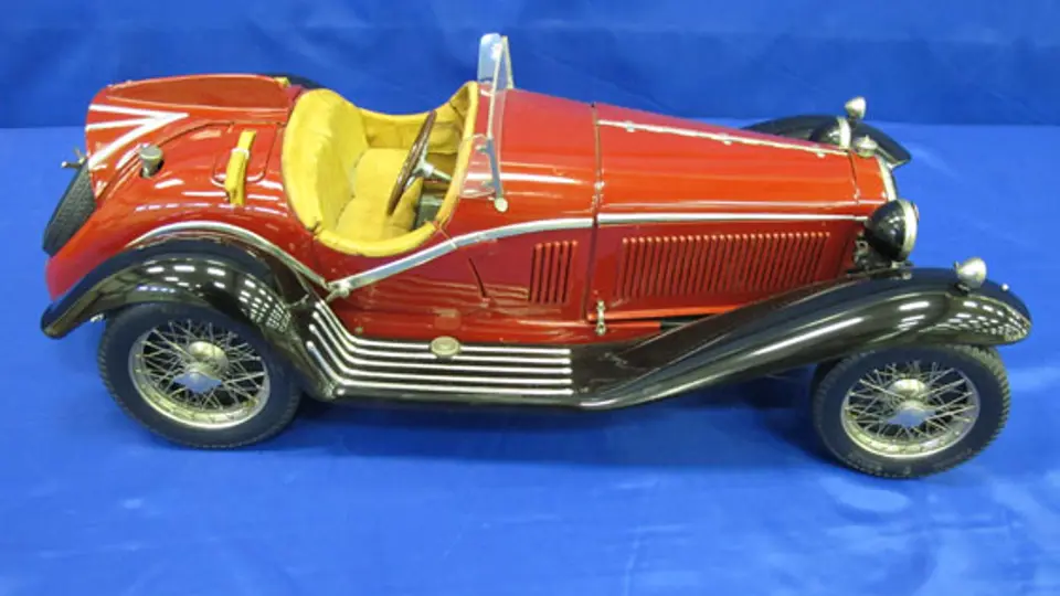 1932 Alfa Romeo Spider Touring Gran Sport 1/8 Scale | Auburn Fall