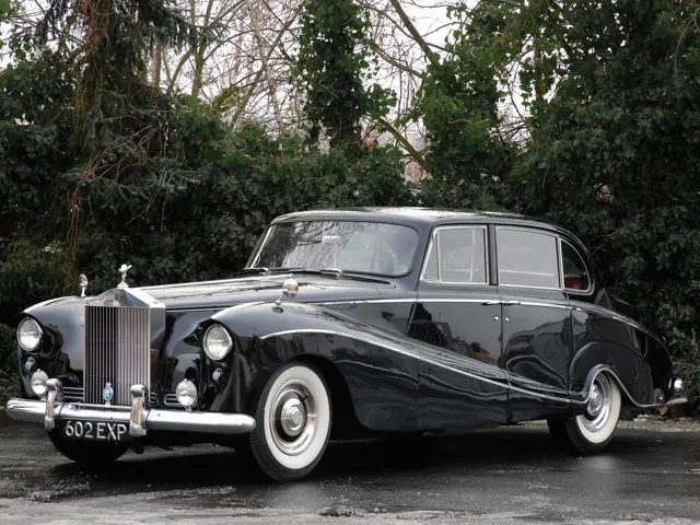 1:43 ATC Model Rolls Royce Hooper Cloud Empress - 1956 - Rouge Résine
